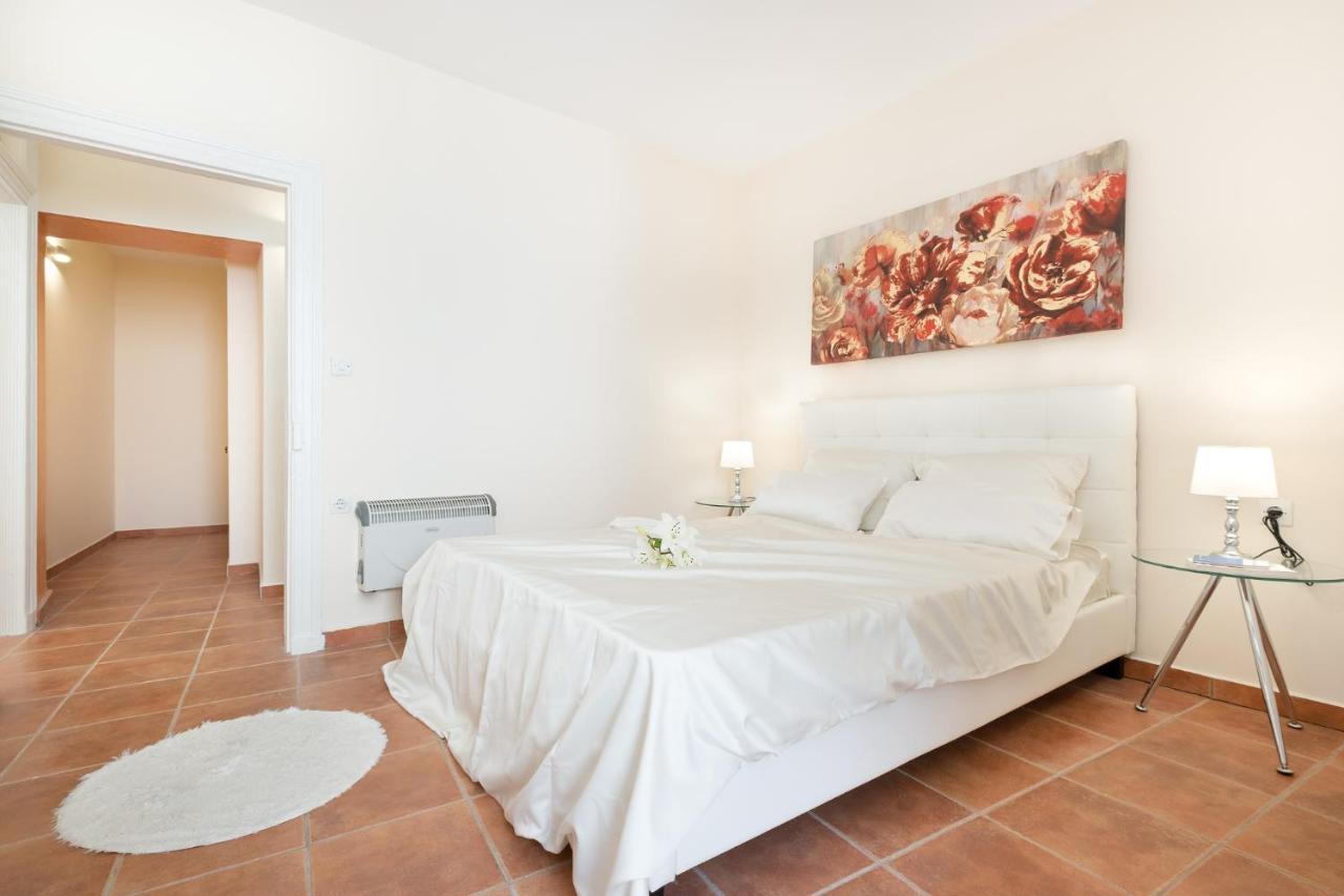 Old Town Gem - Elegant Guilford Apartment Corfu  Exteriör bild