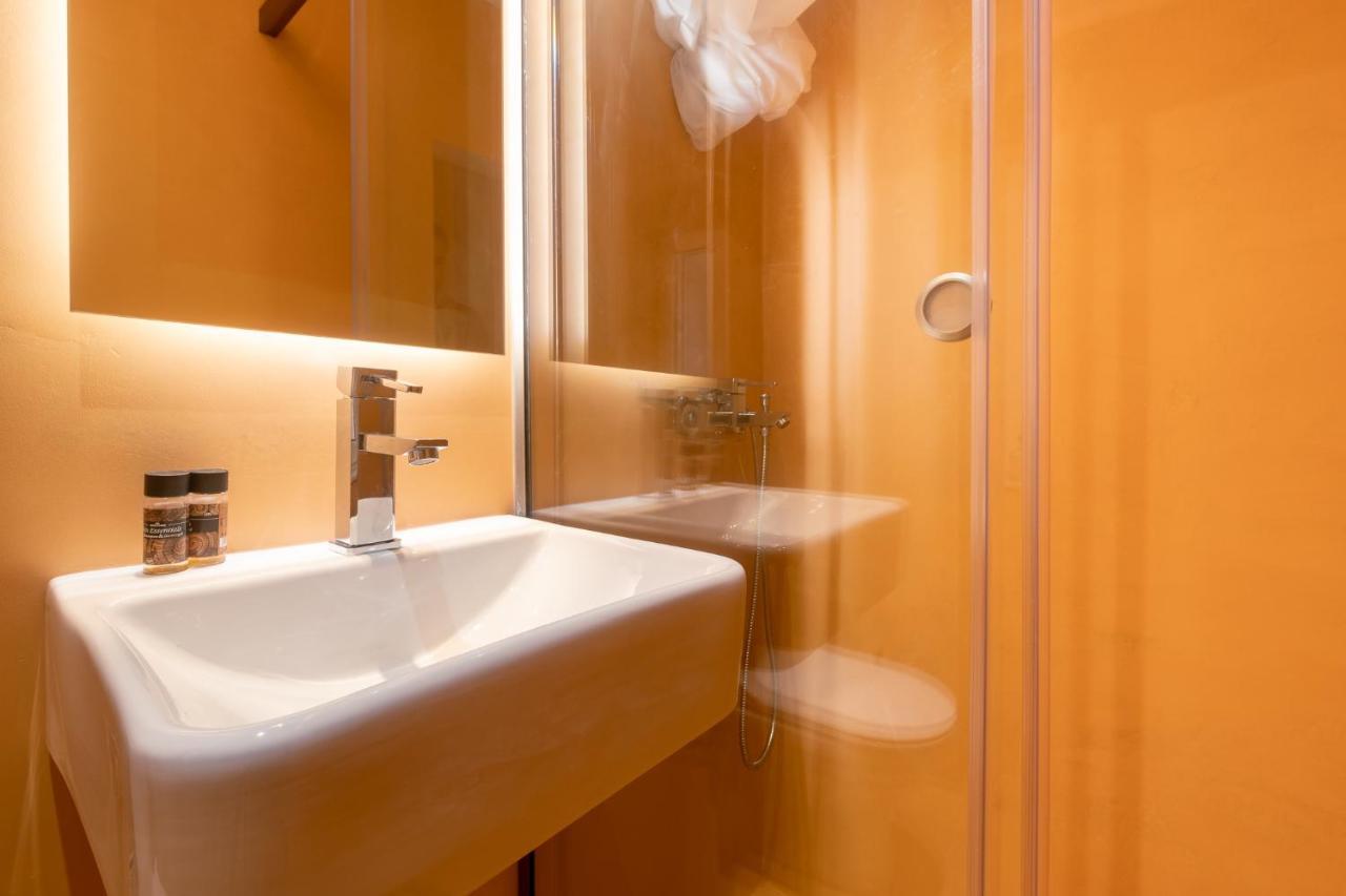 Old Town Gem - Elegant Guilford Apartment Corfu  Exteriör bild